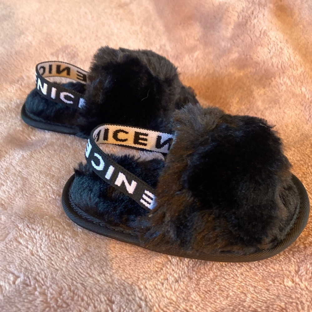 Baby girl furry slip on sandals